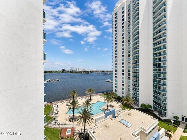 Building Photo - 241 Riverside Dr