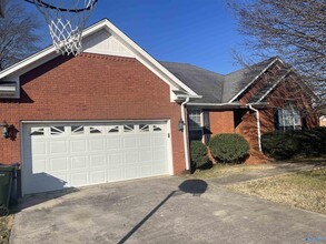 Building Photo - 100 Medicine Bend Ct