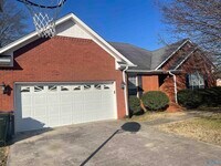 Building Photo - 100 Medicine Bend Ct