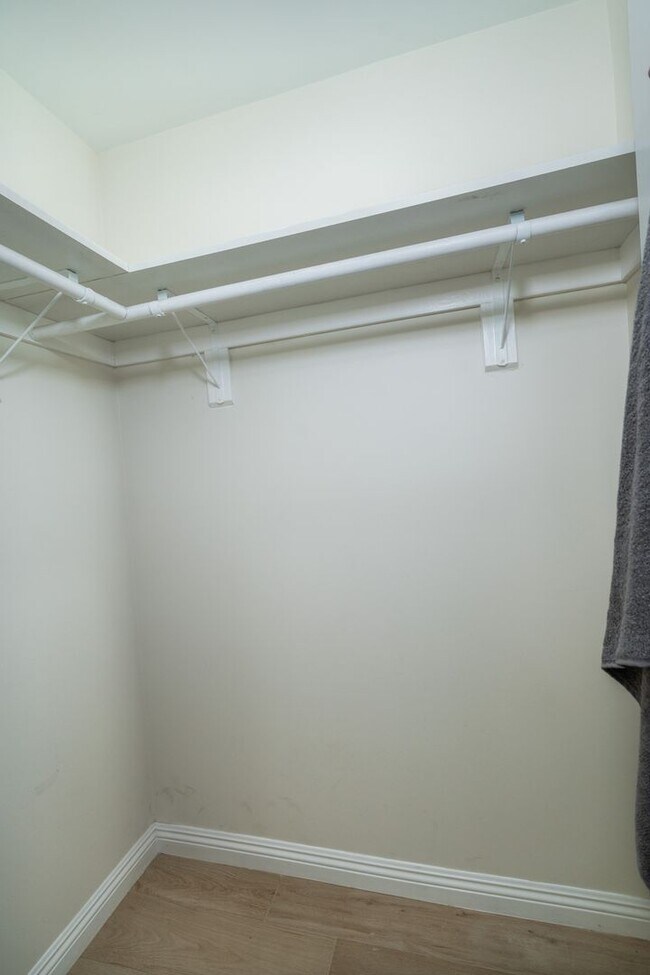 Building Photo - 449 Norumbega Dr