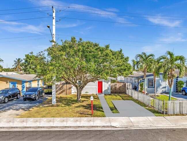 Building Photo - 525 NW 10th Ave