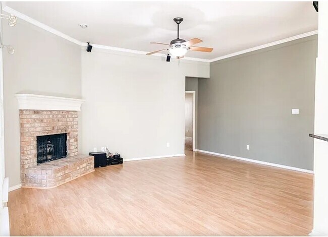 Building Photo - 9229 Daystar Dr