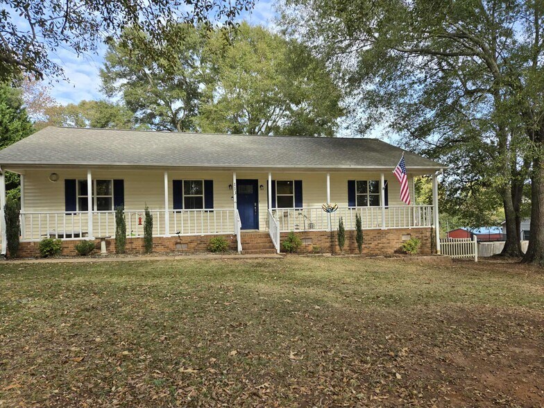 Primary Photo - 113 Moss Ln