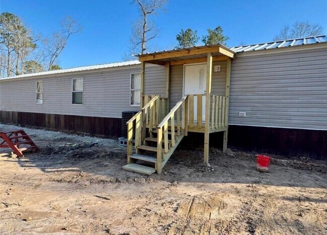 Building Photo - 511 County Rd 2218