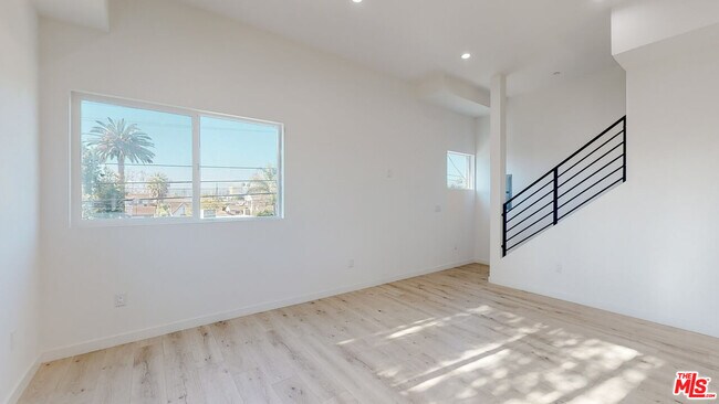 Building Photo - 1509 Cloverdale Ave