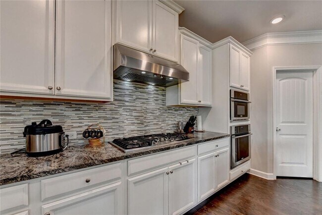 Building Photo - 6035 Ashborough Park