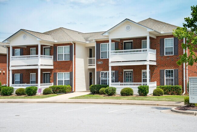 Building Photo - 2833 Holly Glen Dr