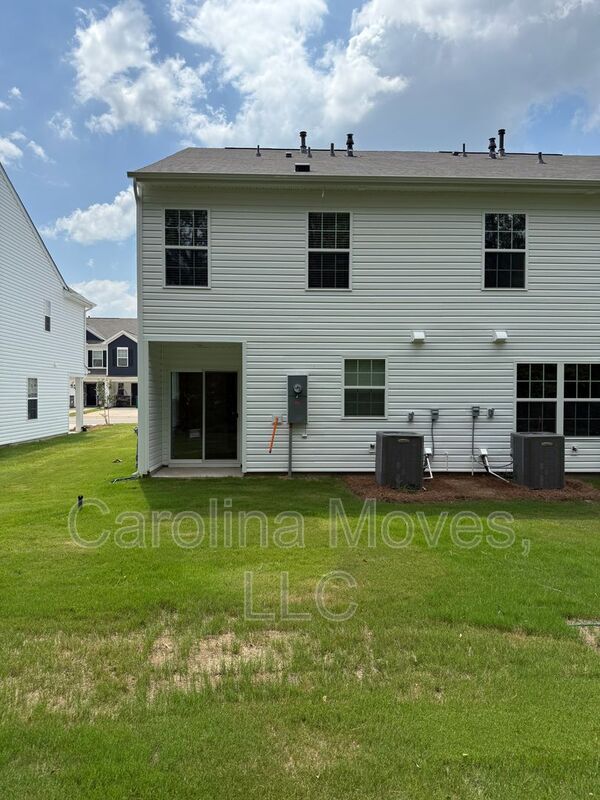 Building Photo - 820 Sandbach Rd