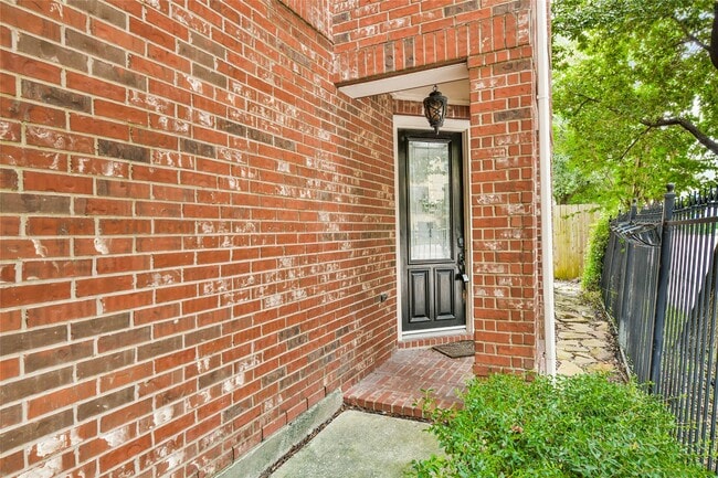 Building Photo - 1607 W Dallas St