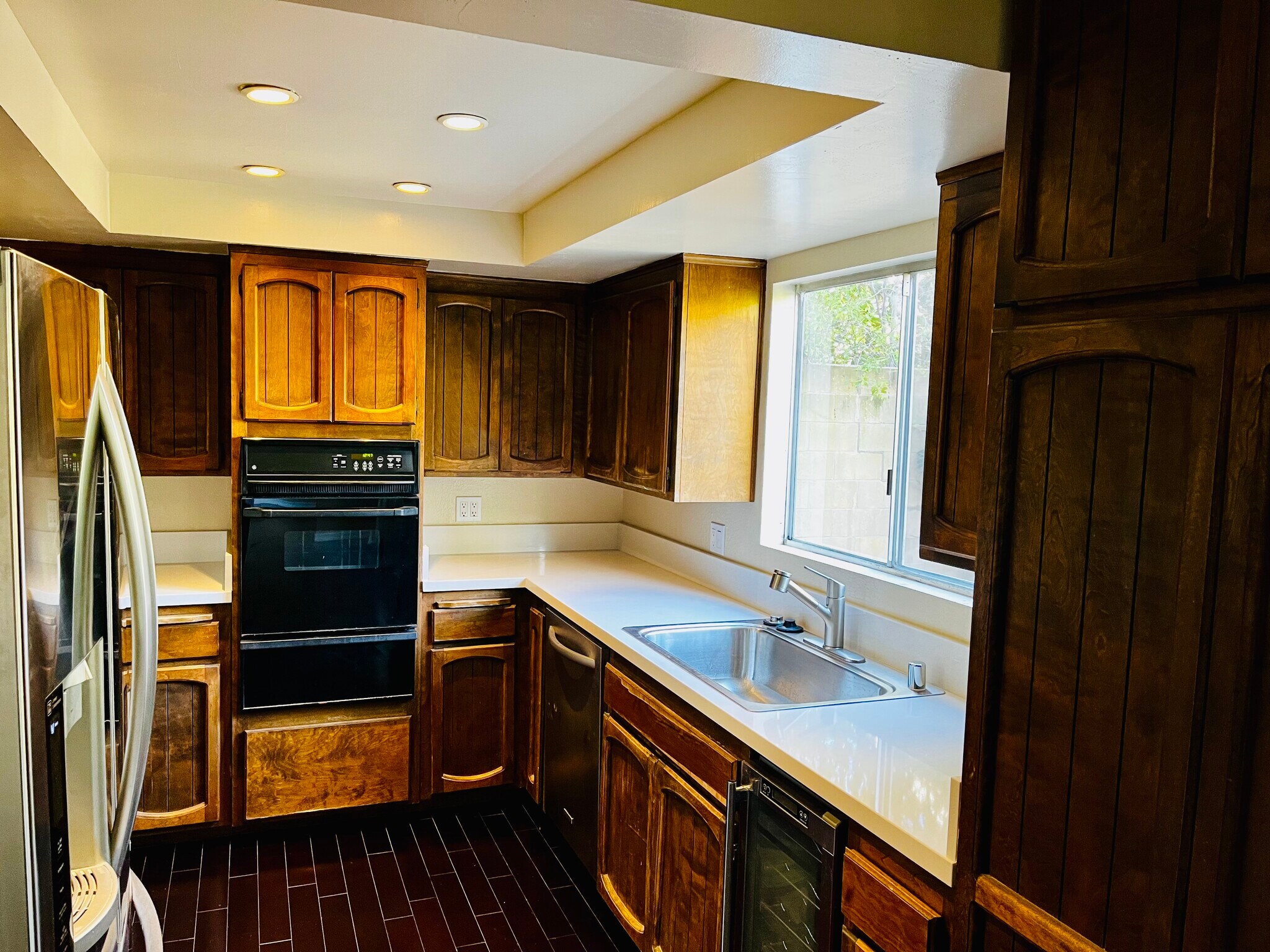 Dishwasher and wine fridge too! - 1731 Harriman Ln