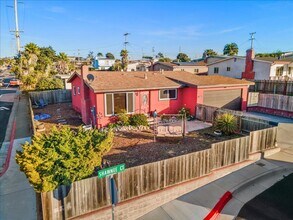 Building Photo - Upper Seaside 3 Bedroom / 1.5 Bath