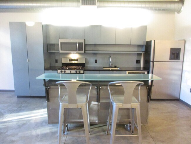 Building Photo - Streetcar Lofts - studio with 1 parking sp...