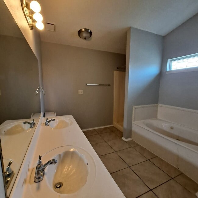 Building Photo - 7340 Dunbarton Dr