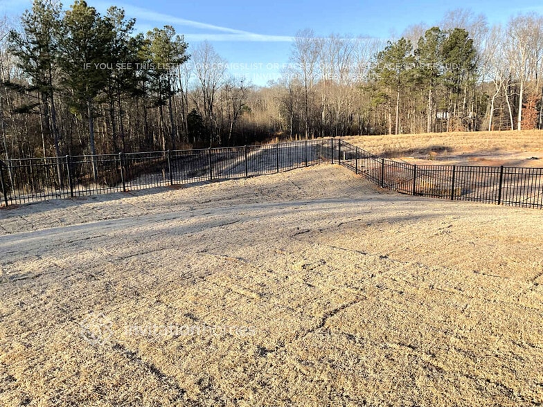 Building Photo - 3972 Zepelin Wy