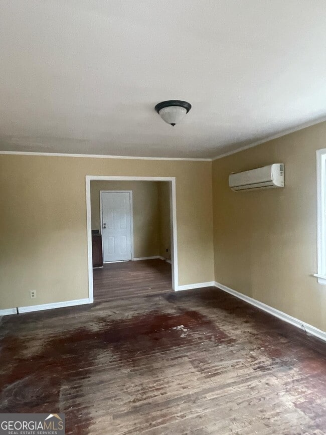 Building Photo - 211 Poplar St