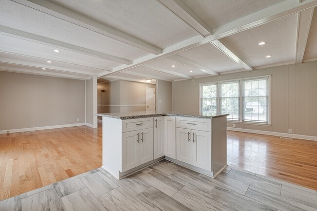 Building Photo - 114 Cottonwood Dr