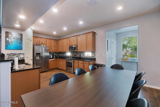 Building Photo - 854 E Dumbarton Ave
