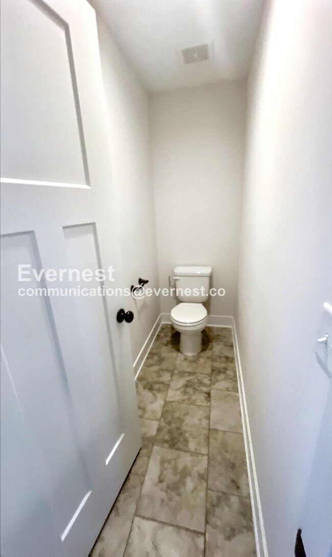 Building Photo - 509 SW Brummel Rd