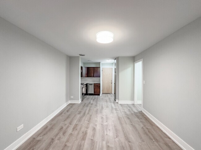 Building Photo - 448 W Barry Ave