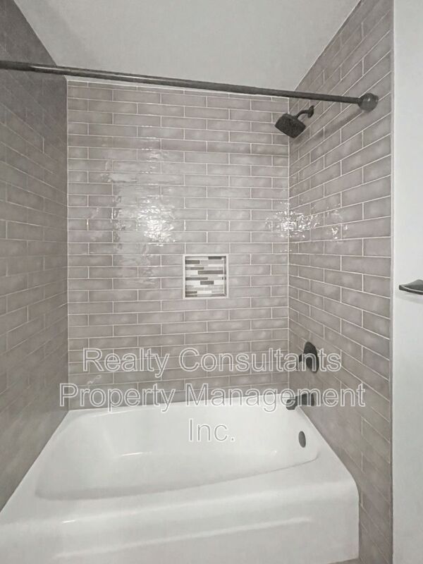 Building Photo - 3222 S Elm-Eugene St