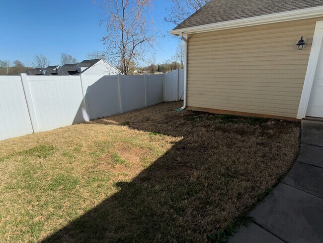 Building Photo - End-Unit Cornelius Townhome | 3BR + Flex Room | Fenced Courtyard | Near Birkdale & Greenway