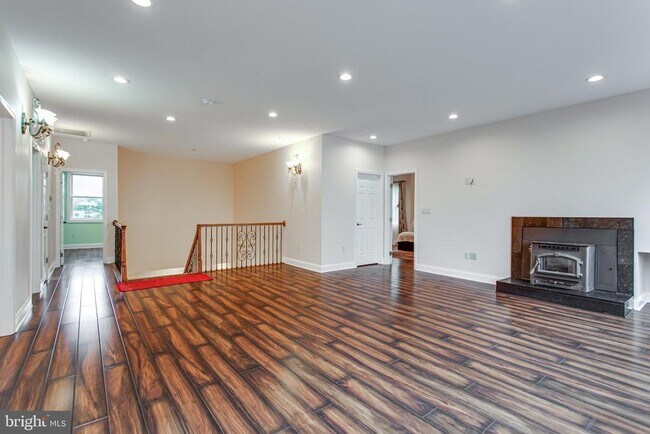 Building Photo - 43840 Bardmore Way