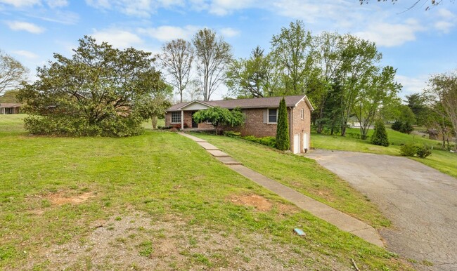 Building Photo - 2560 Memorial Dr