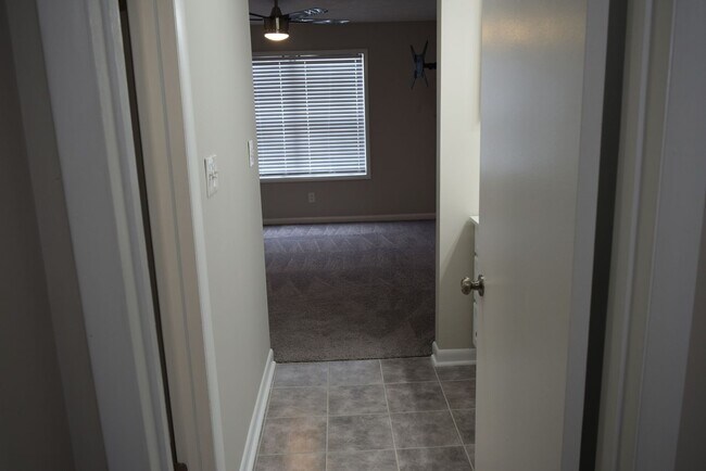 Building Photo - 668 Bartons Landing Pl
