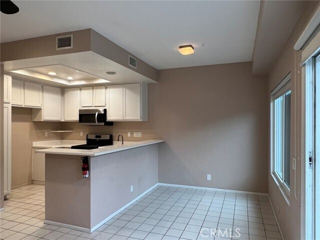 Building Photo - 17 Goldenrod