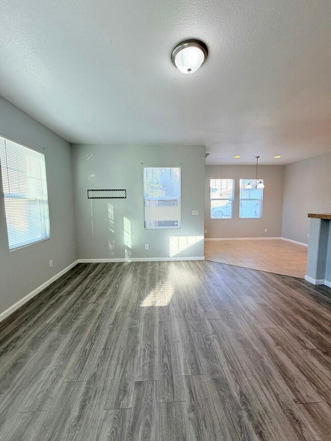 Building Photo - 4375 Tropaz Ln