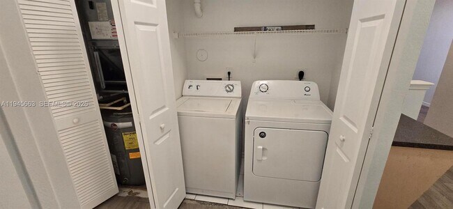 Building Photo - 2589 Centergate Dr