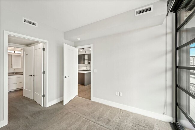 Building Photo - 6 Minute Walk to the Metro! 25 Minute Walk...