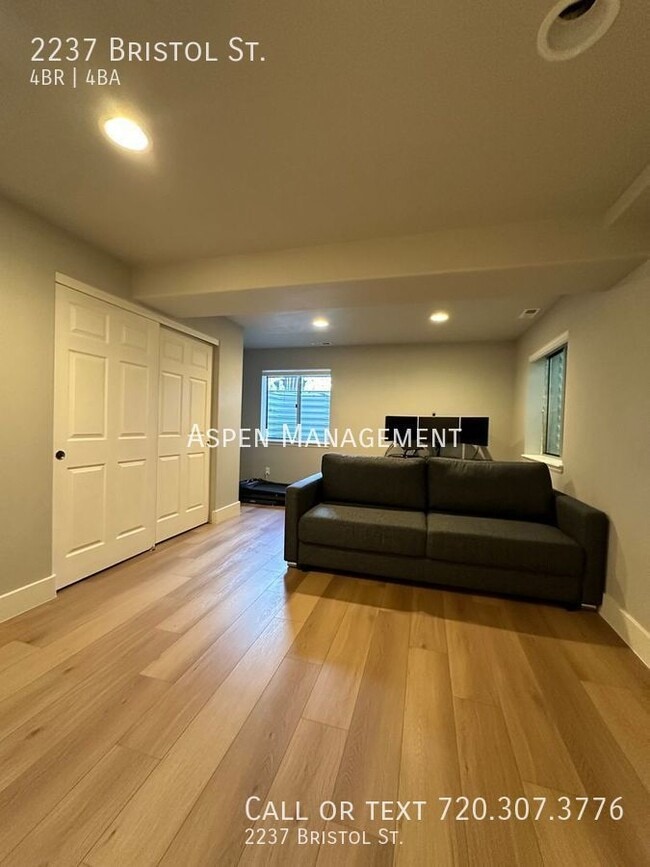 Building Photo - 2237 Bristol St