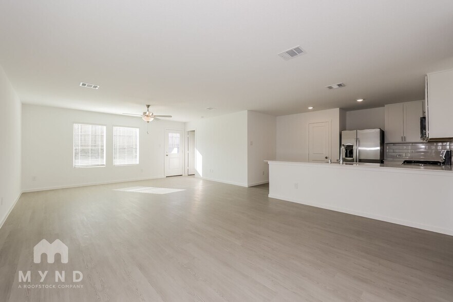 Building Photo - 2724 River Knl Ln