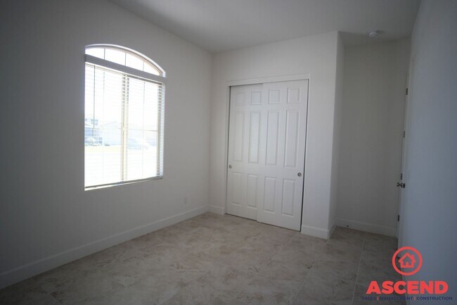 Building Photo - 8904 Costa Blanca Dr