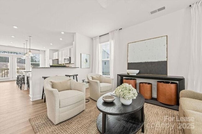 Building Photo - 1018 Fairway Green Ln