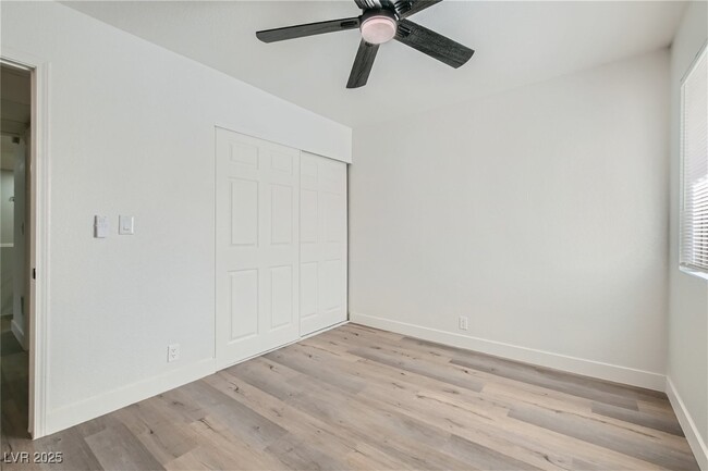 Building Photo - 4330 Sandy River Dr