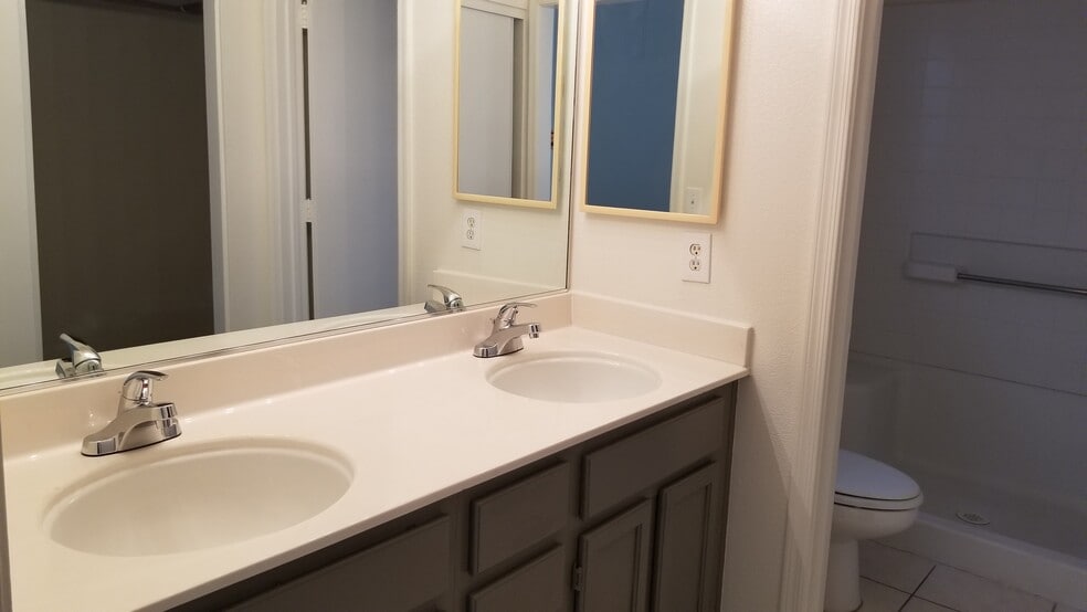 Building Photo - 6904 Luminary Dr