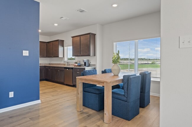 Building Photo - 956 Camelia Grv Ct