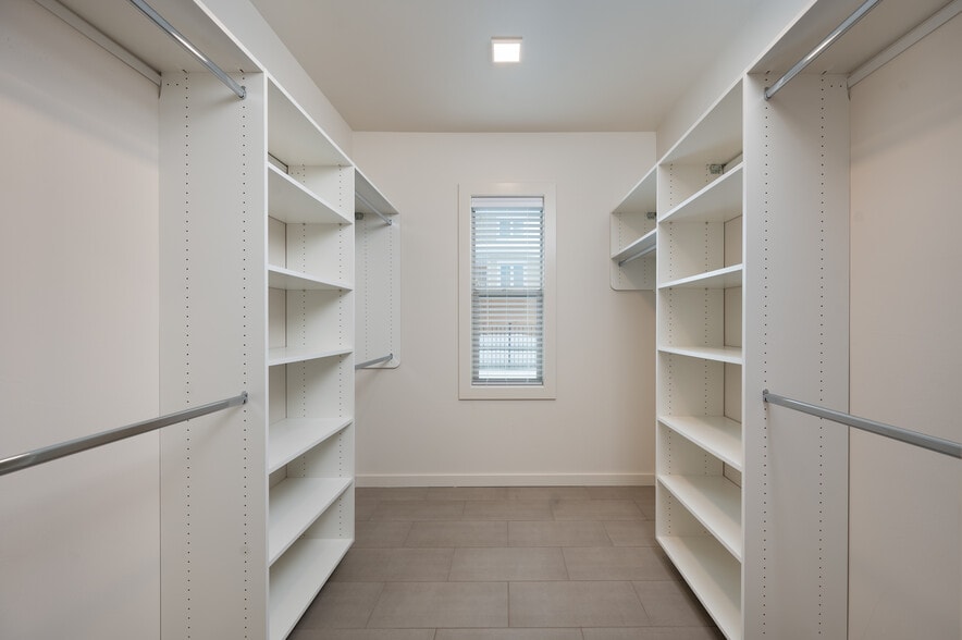 Building Photo - 2128 Dennison Ln