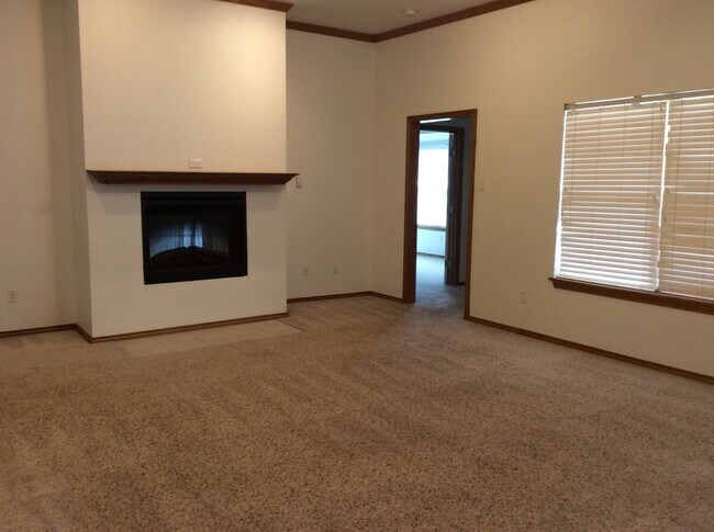 Building Photo - 1705 Tiffani Ln