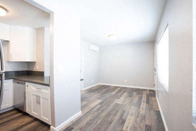 Building Photo - 3853 Cherokee Ave