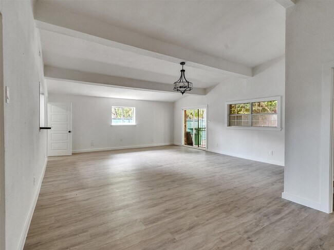 Building Photo - 5627 Southbrook Dr