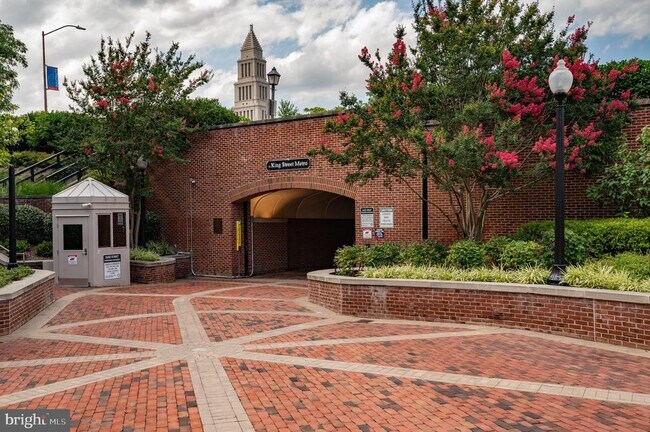 Building Photo - 822 S Royal St