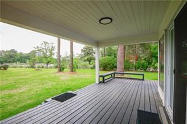 Building Photo - 4 BED/3 BATH LOCATED IN A WATERFRONT COMMUNITY!