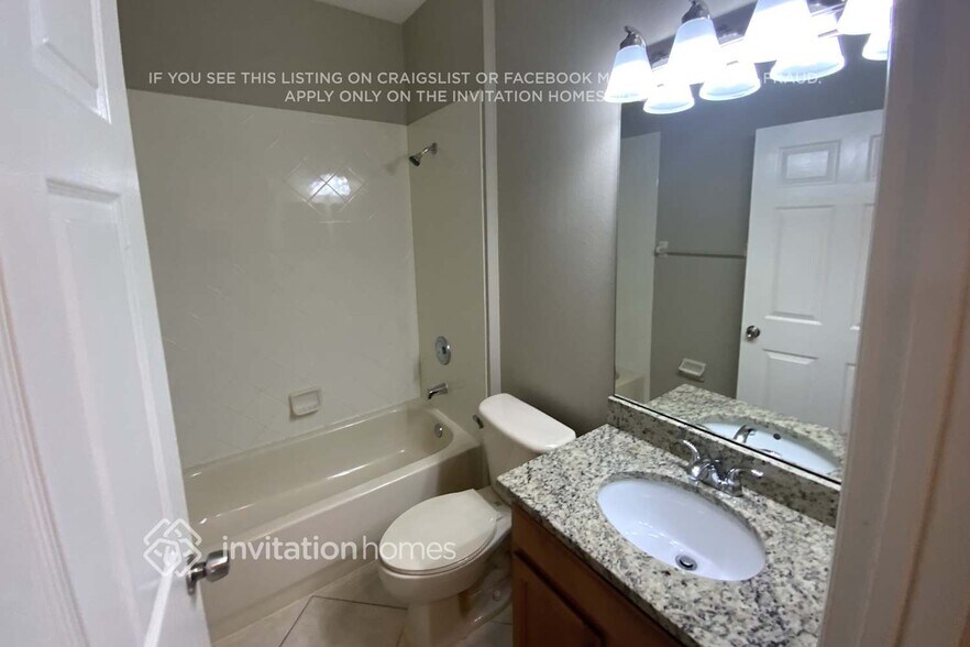 Building Photo - 6006 35th Ln E