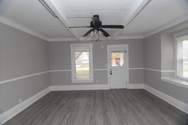 Building Photo - Charming 2BR Gem for Rent in Aledo, IL