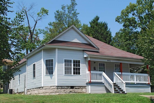 Primary Photo - 5 Bed, 3 Bath House - "The Lincoln"