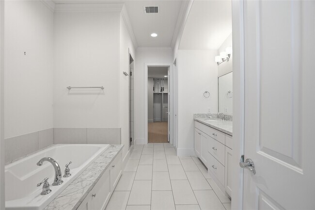 Building Photo - 4734 Aftonshire Dr