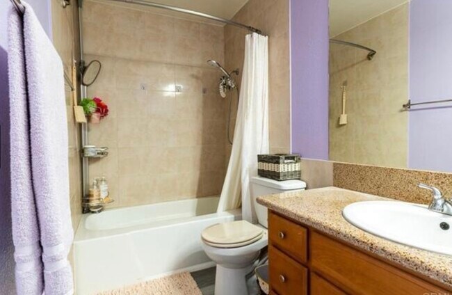 Master bathroom (walls re-painted to white) - 4646 Hartley St